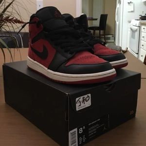 Jordan 1 Mid